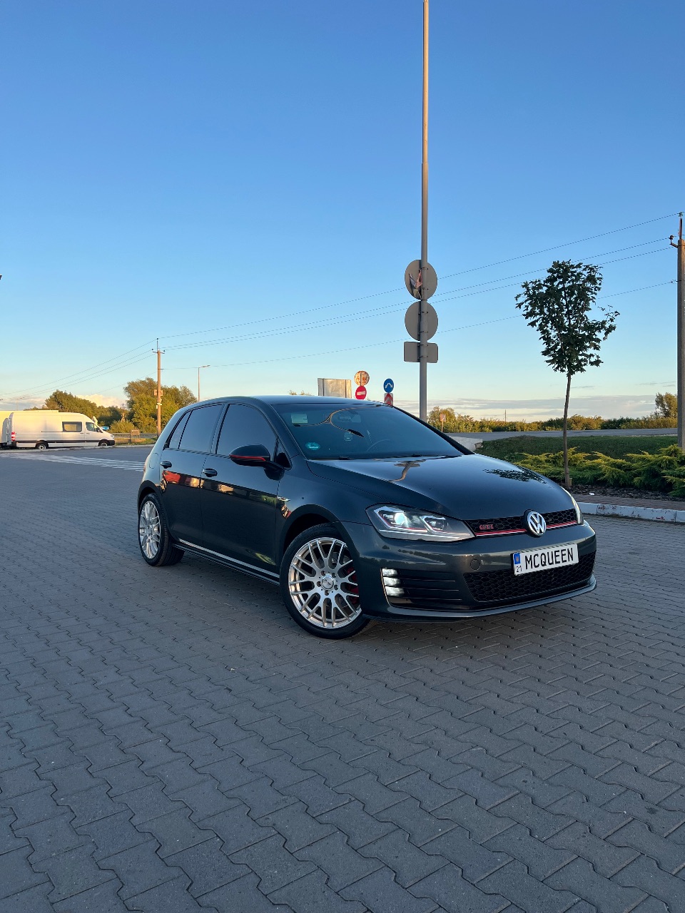 Volkswagen Golf GTI - фото 1