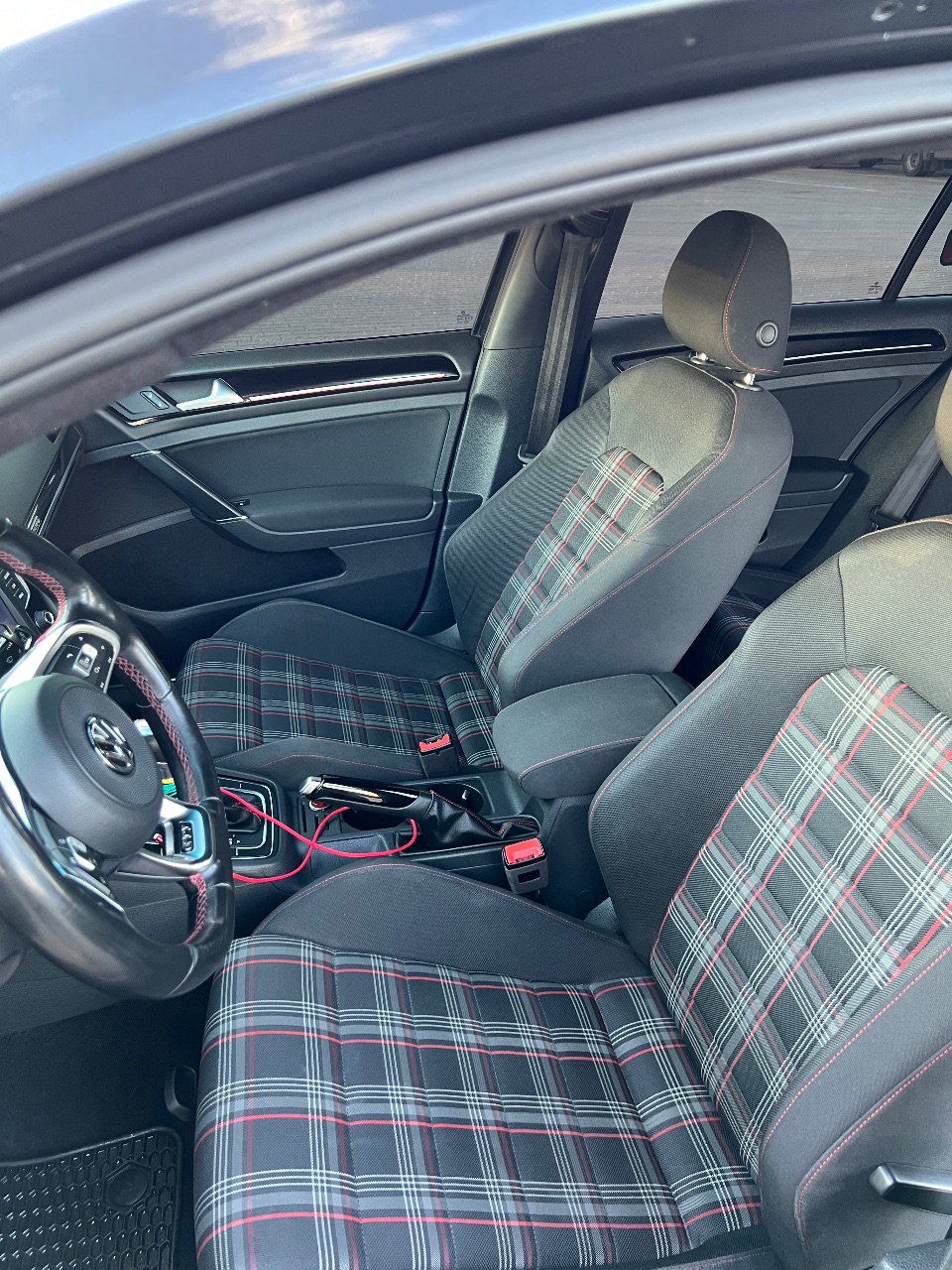 Volkswagen Golf GTI - фото 27