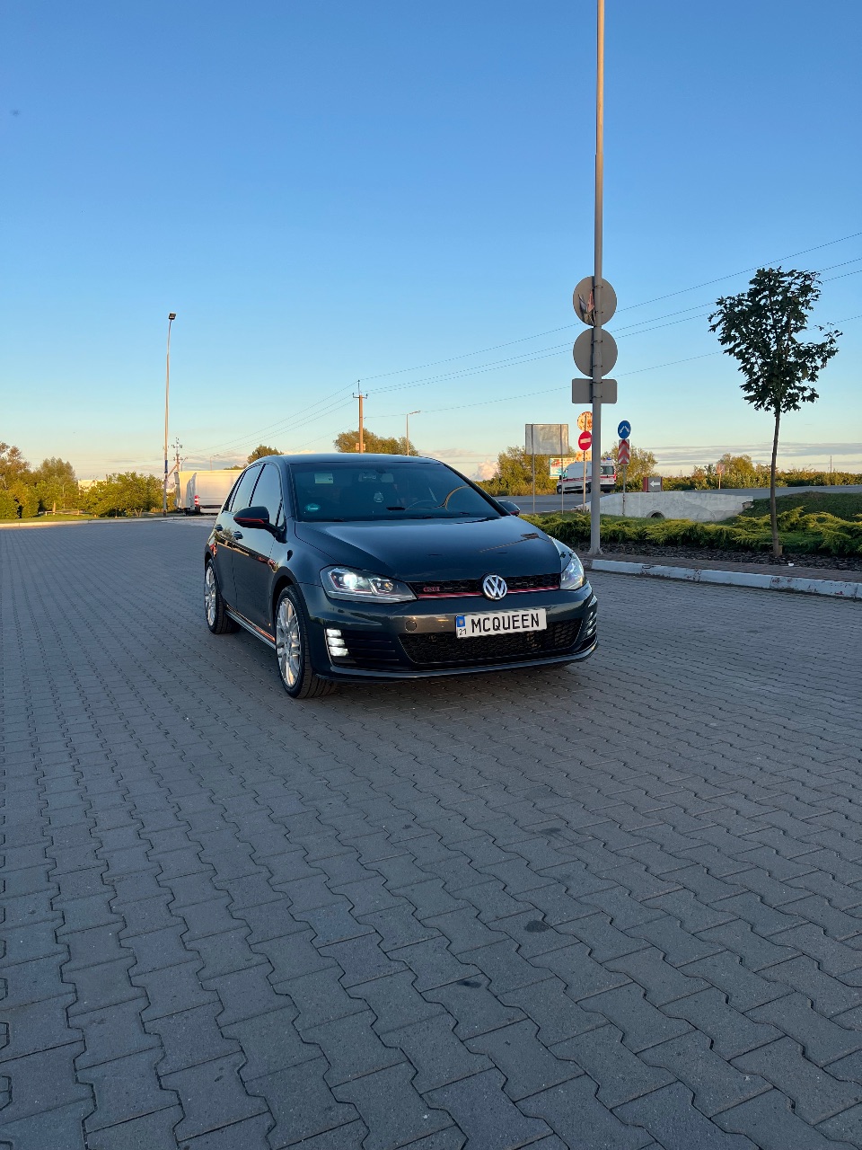 Volkswagen Golf GTI - фото 2