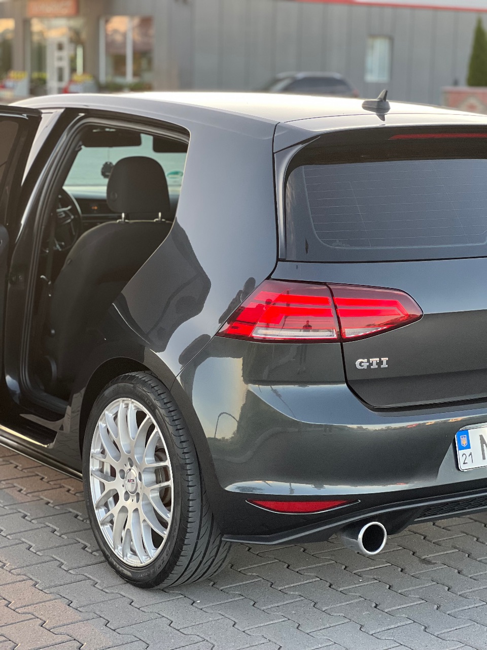 Volkswagen Golf GTI - фото 12