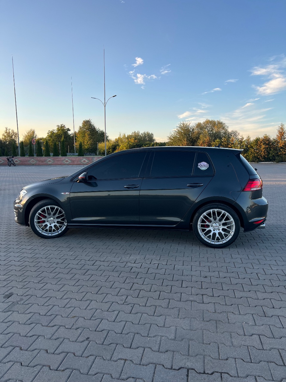 Volkswagen Golf GTI - фото 8