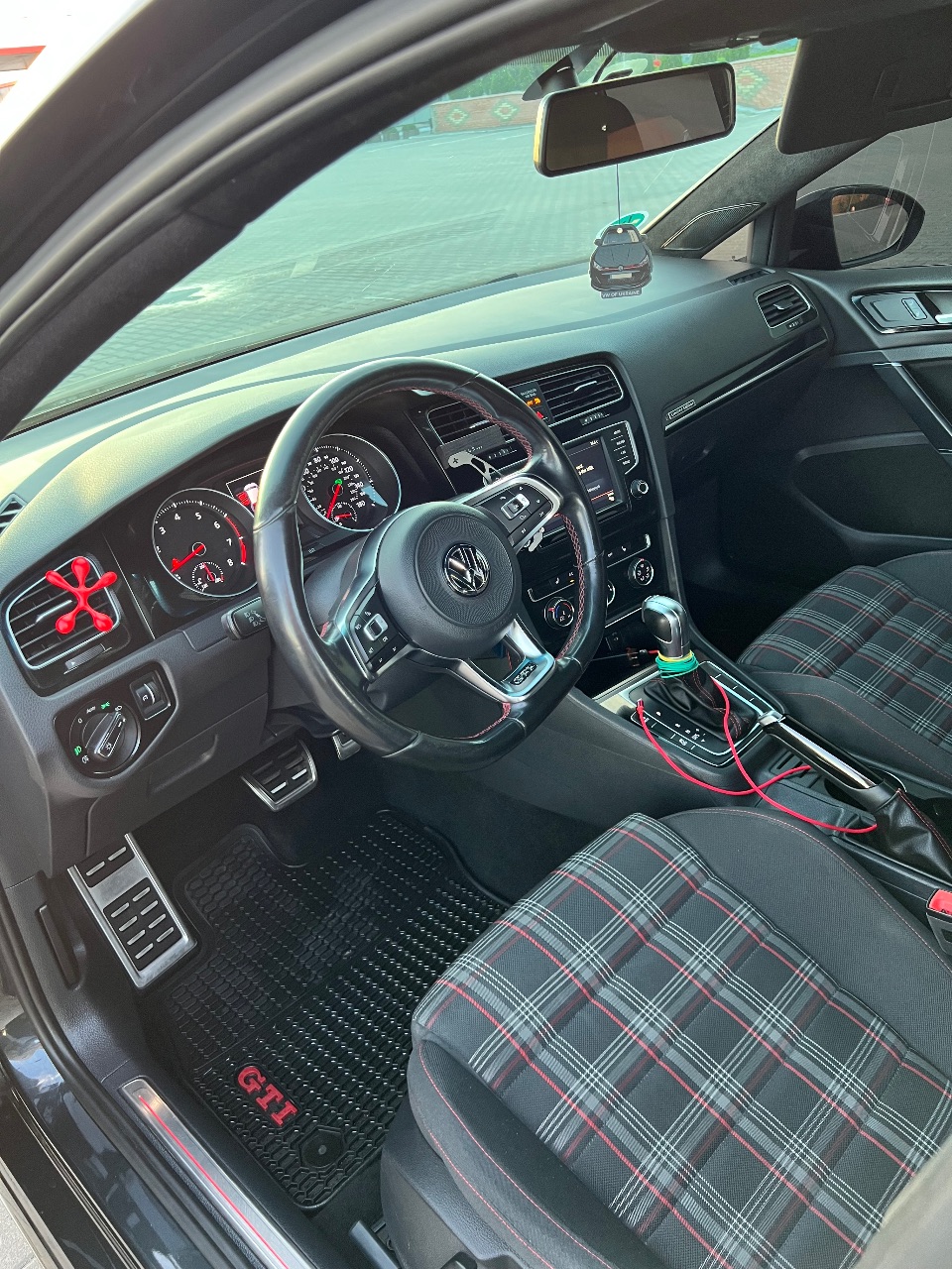 Volkswagen Golf GTI - фото 26