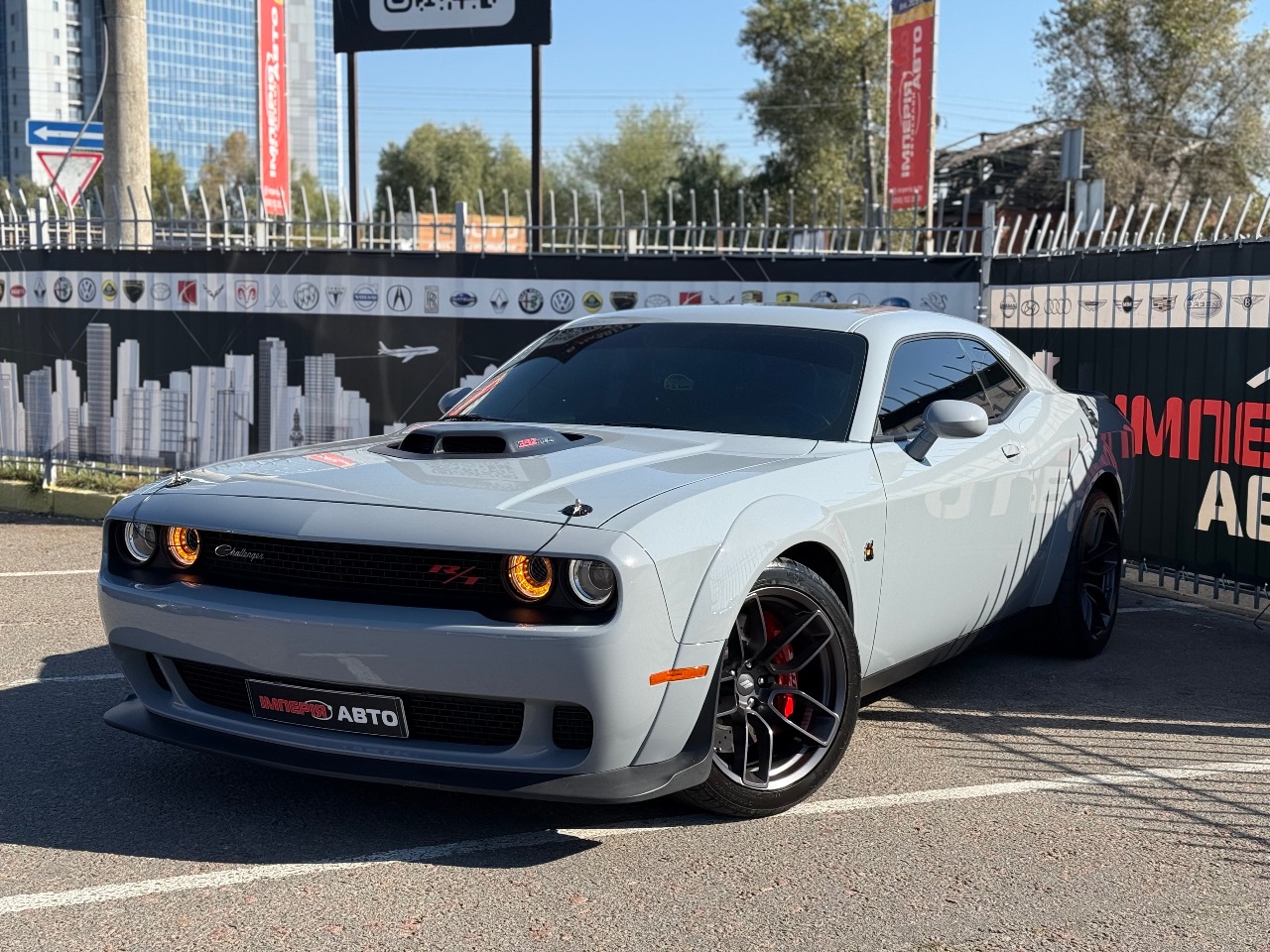 Dodge Challenger - фото 1