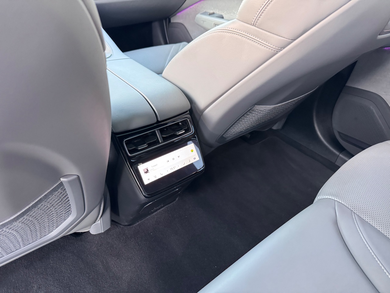 Zeekr 001 - фото 23