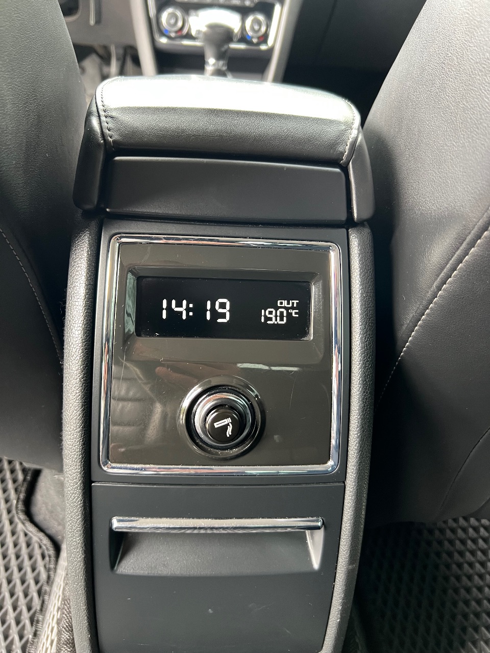 Skoda Superb - фото 14