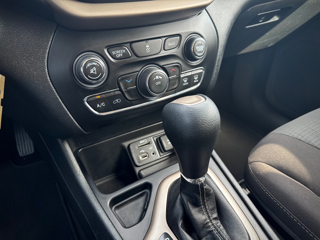 Jeep Cherokee - фото 37