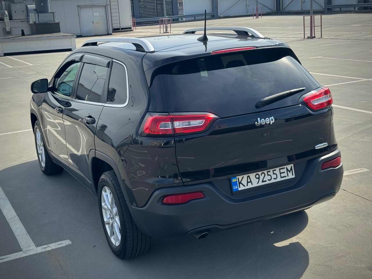 Jeep Cherokee - фото 16