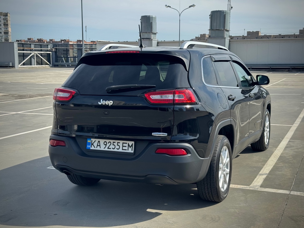 Jeep Cherokee - фото 3