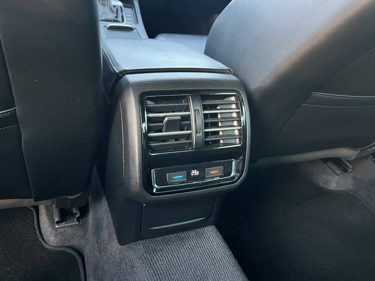 Volkswagen Passat - фото 24