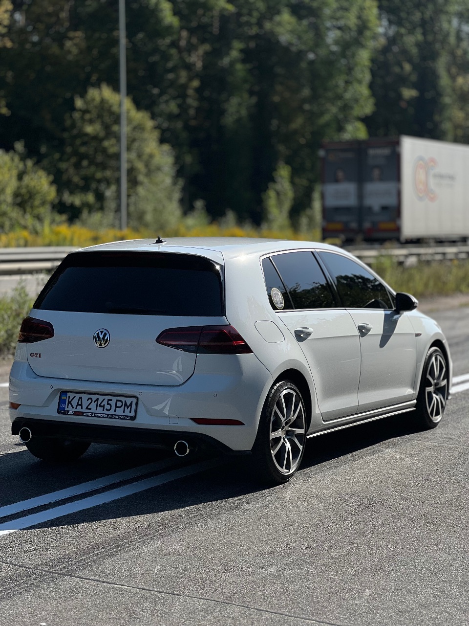 Volkswagen Golf GTI - фото 8