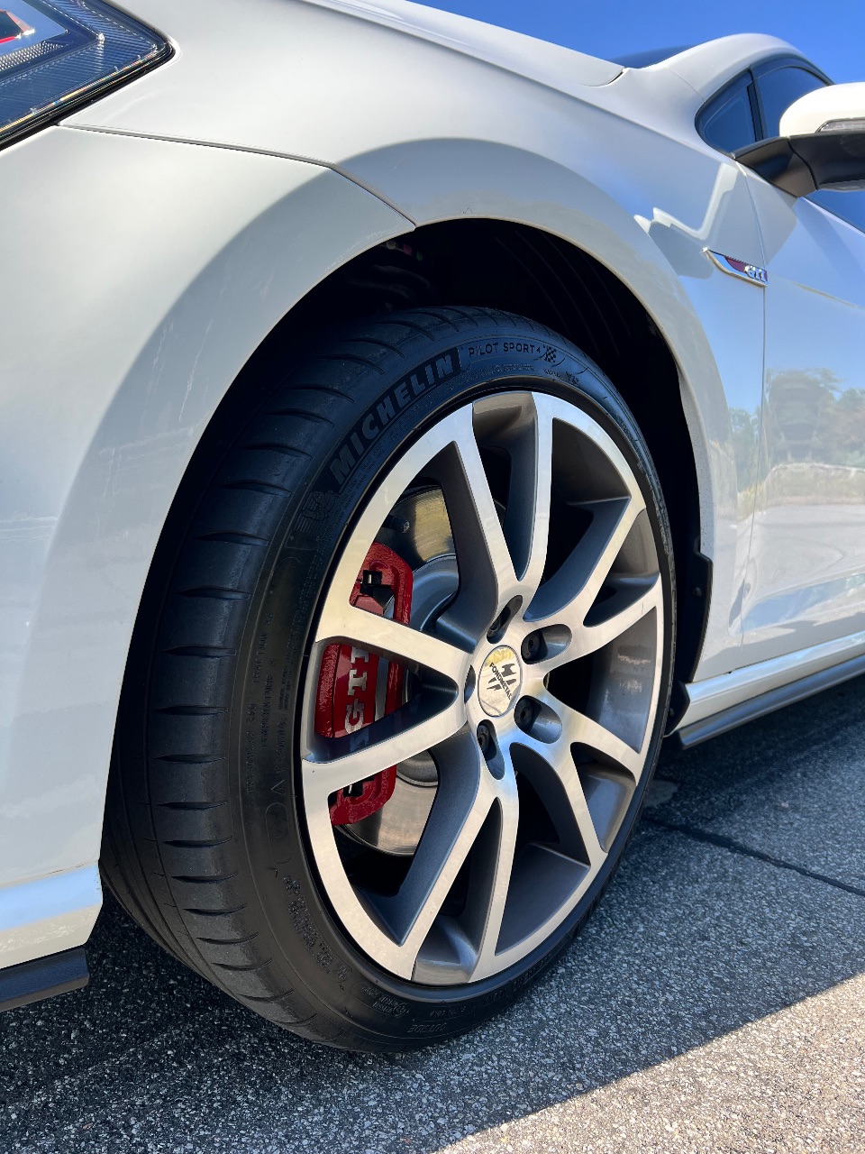 Volkswagen Golf GTI - фото 11