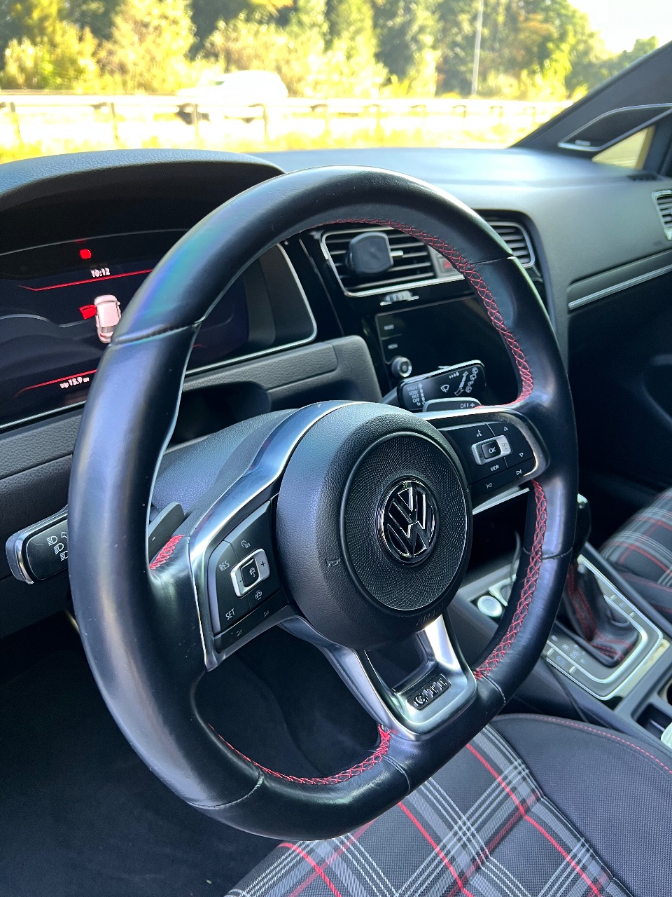 Volkswagen Golf GTI - фото 17