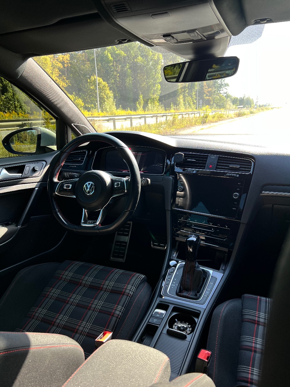 Volkswagen Golf GTI - фото 12