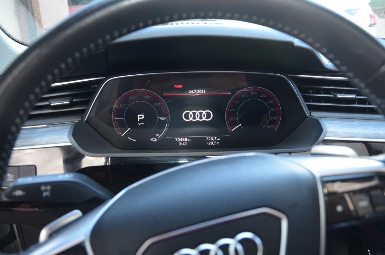 Audi e-tron - фото 24