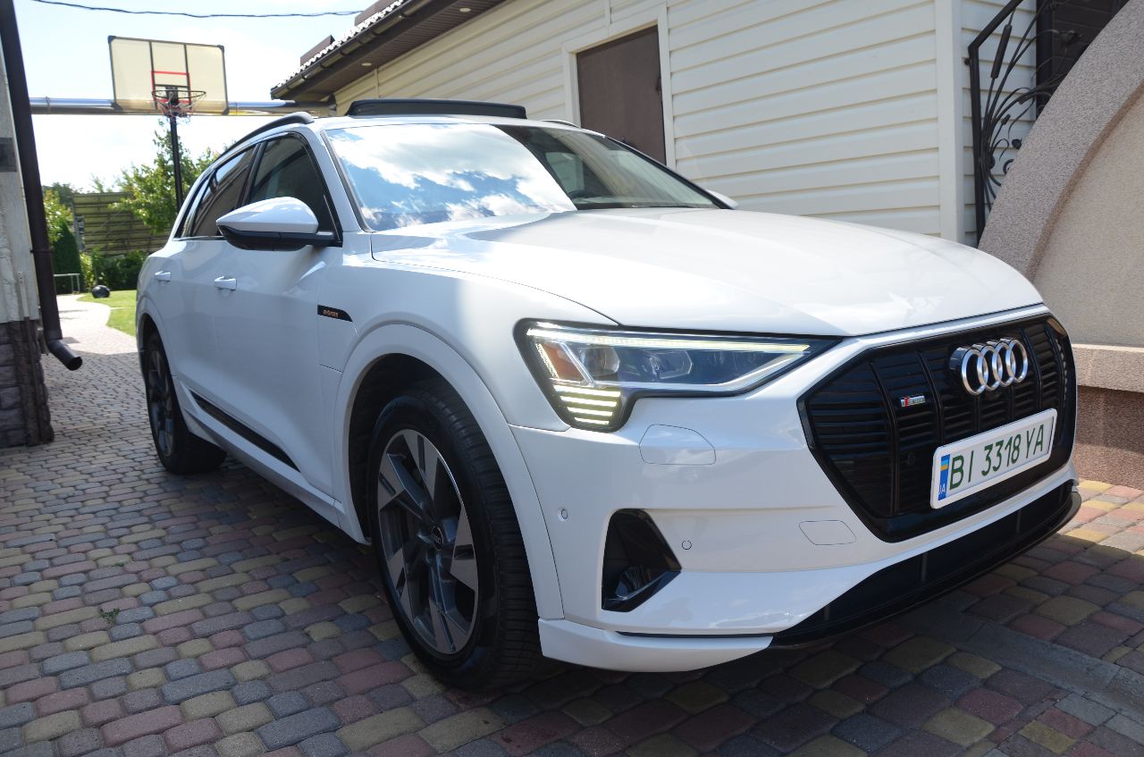 Audi e-tron - фото 8