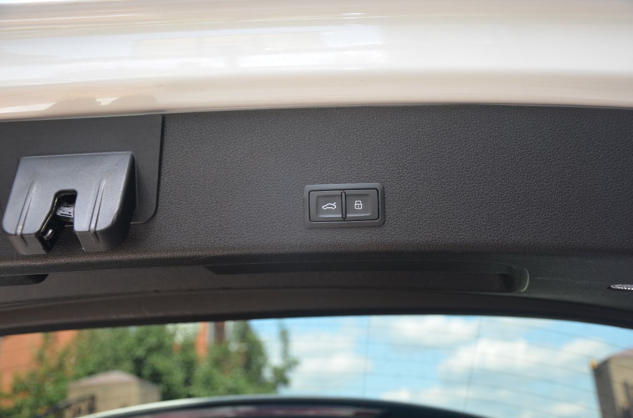 Audi e-tron - фото 36