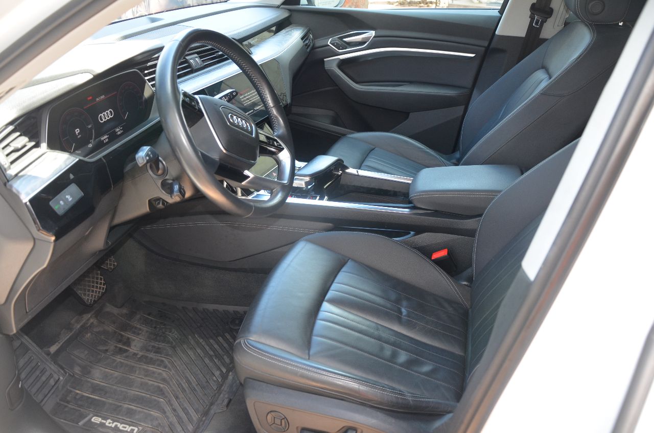 Audi e-tron - фото 26