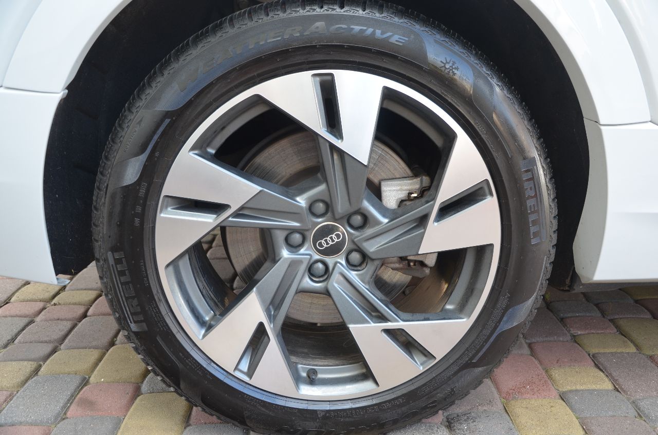 Audi e-tron - фото 12