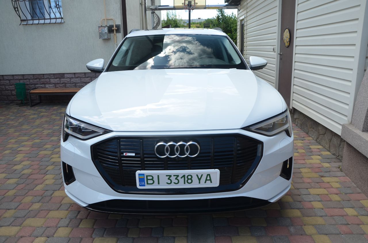 Audi e-tron - фото 5