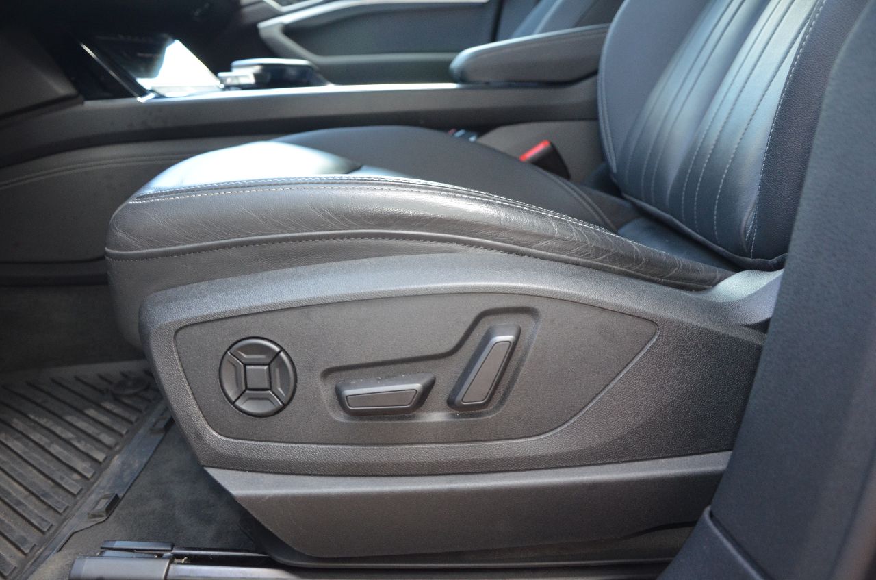 Audi e-tron - фото 28