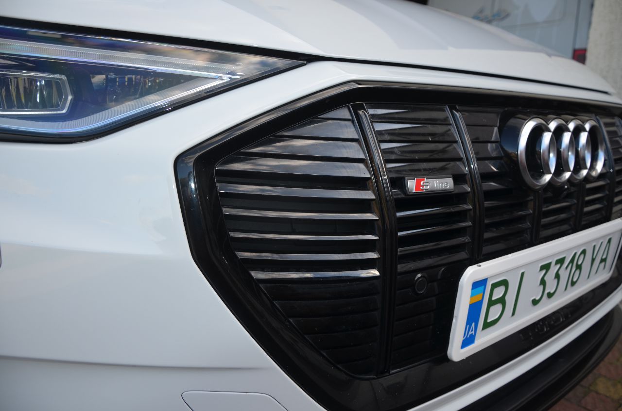Audi e-tron - фото 10