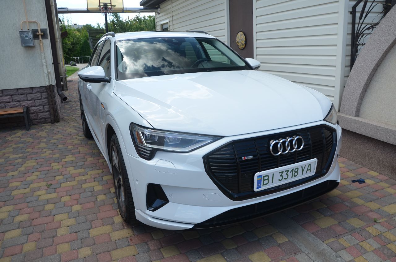Audi e-tron - фото 2