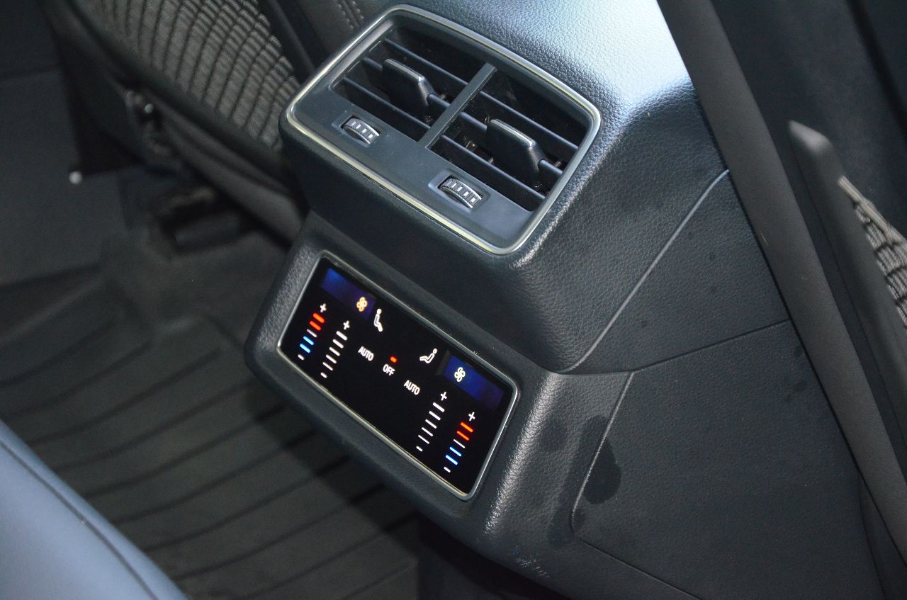 Audi e-tron - фото 33