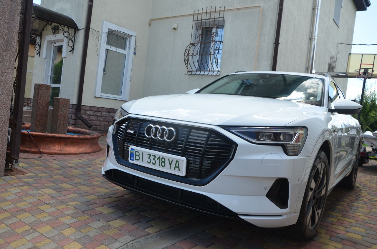Audi e-tron - фото 4