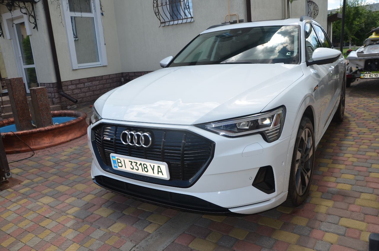Audi e-tron - фото 3