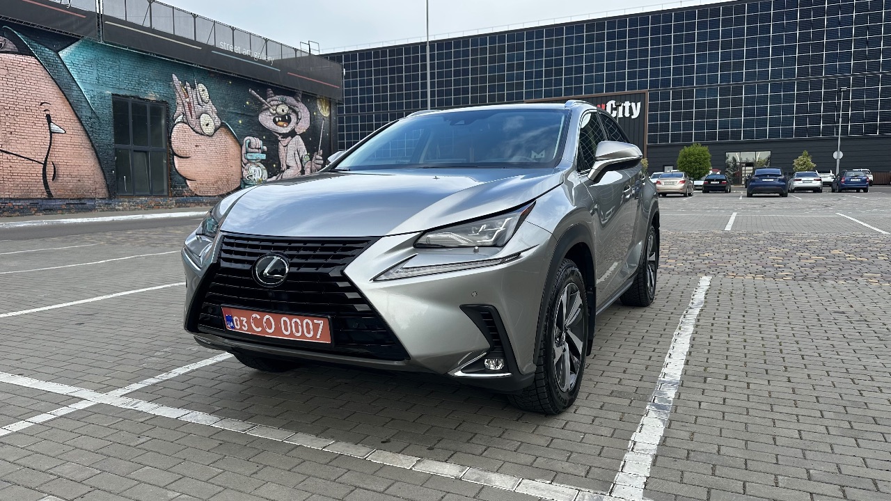Lexus NX - фото 1