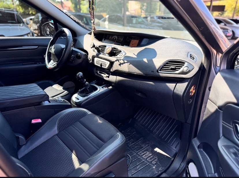 Renault Scenic - фото 6