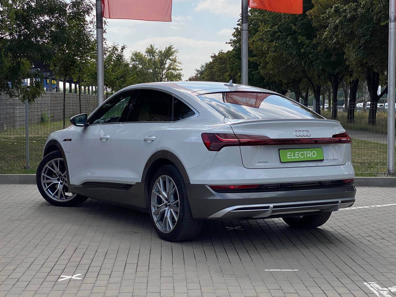 Audi e-tron Sportback - фото 8