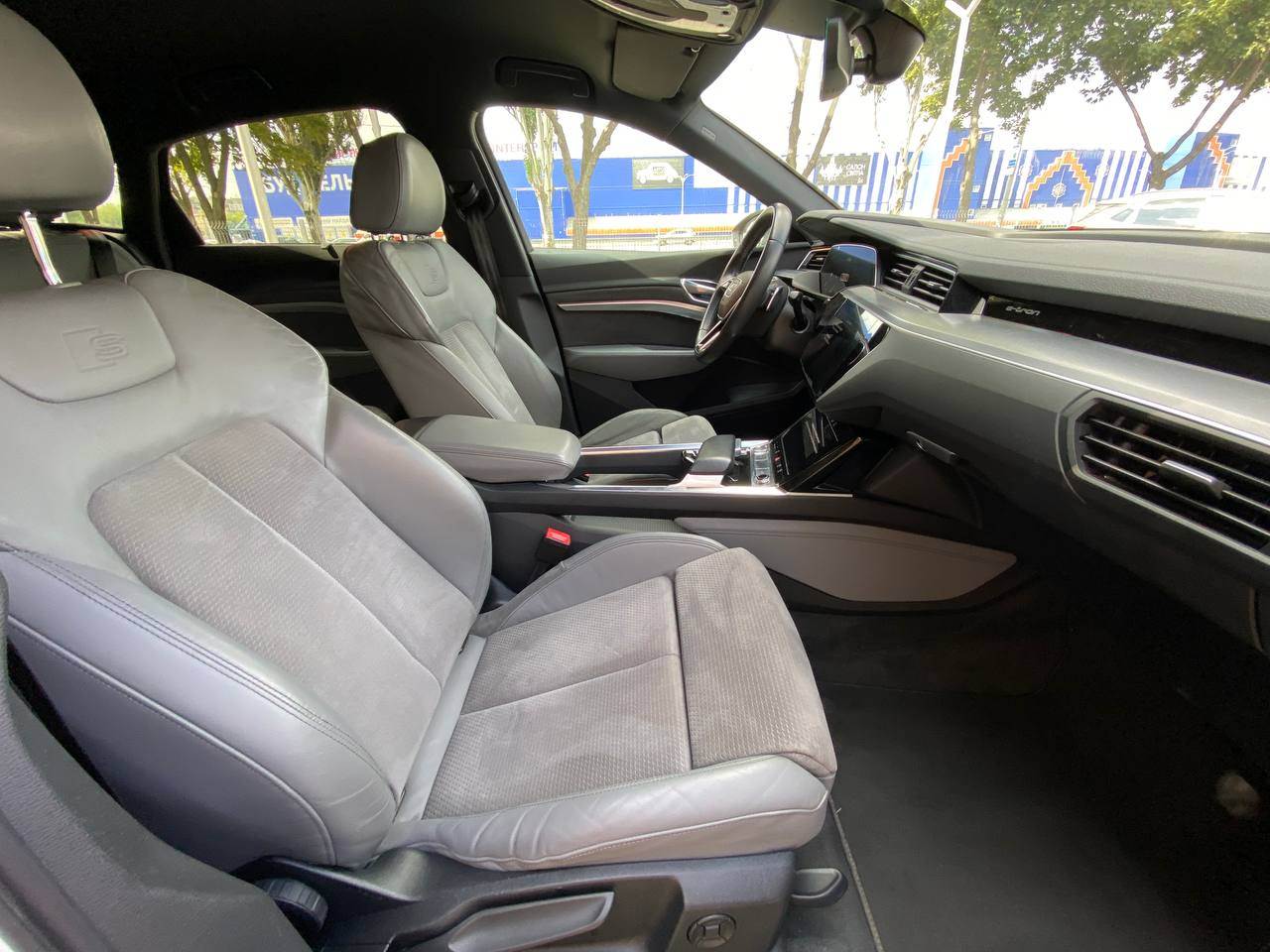 Audi e-tron Sportback - фото 13