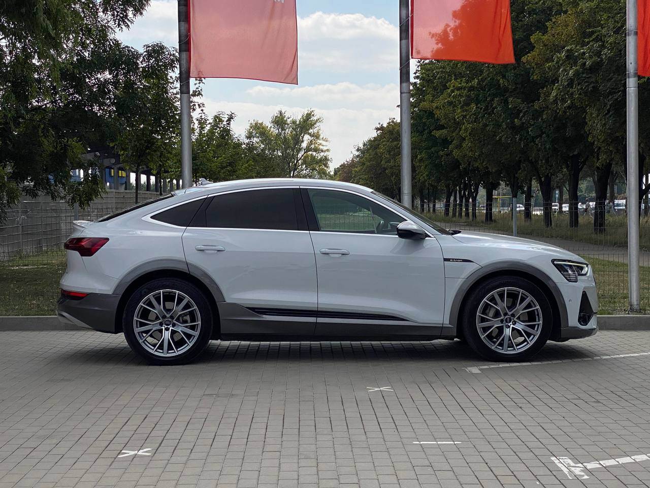 Audi e-tron Sportback - фото 4