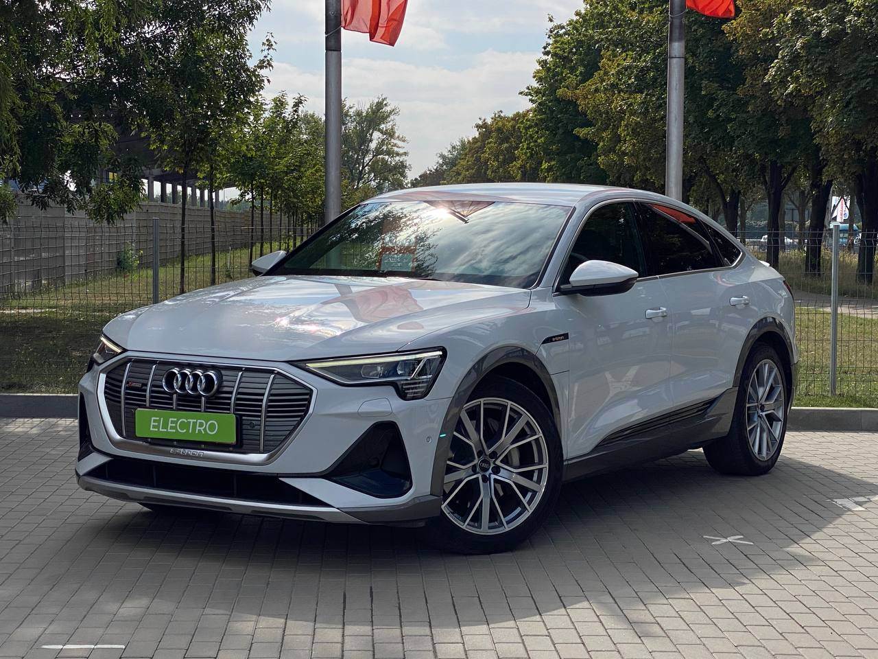 Audi e-tron Sportback - фото 1