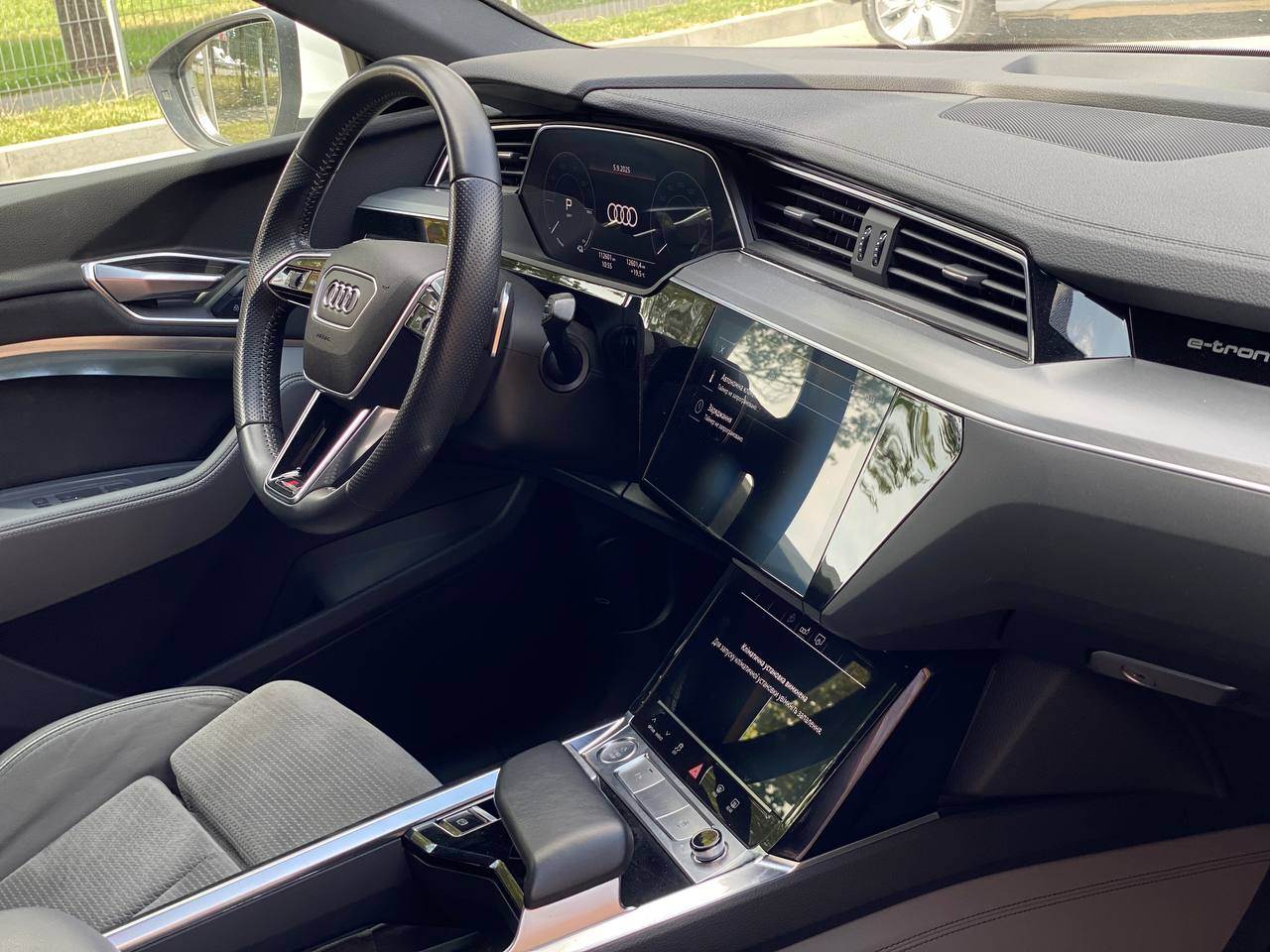 Audi e-tron Sportback - фото 12