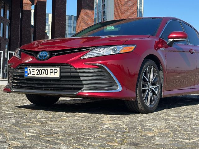 Toyota Camry - фото 2