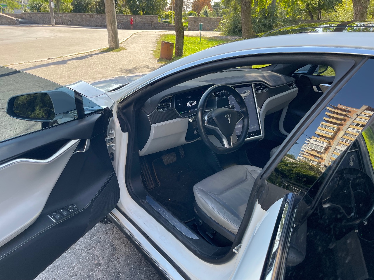 Tesla Model S - фото 8