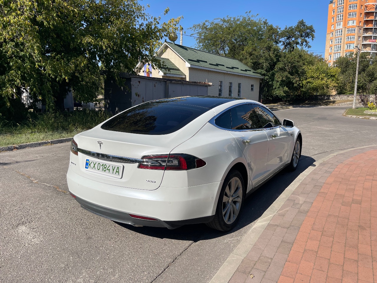 Tesla Model S - фото 2