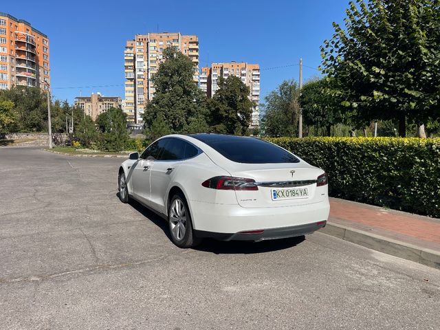 Tesla Model S - зображення 3
