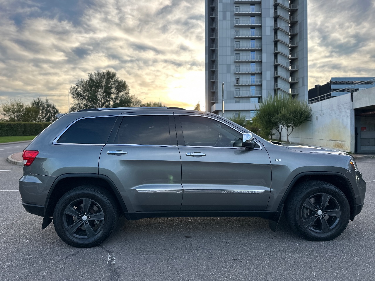 Jeep Grand Cherokee - фото 11