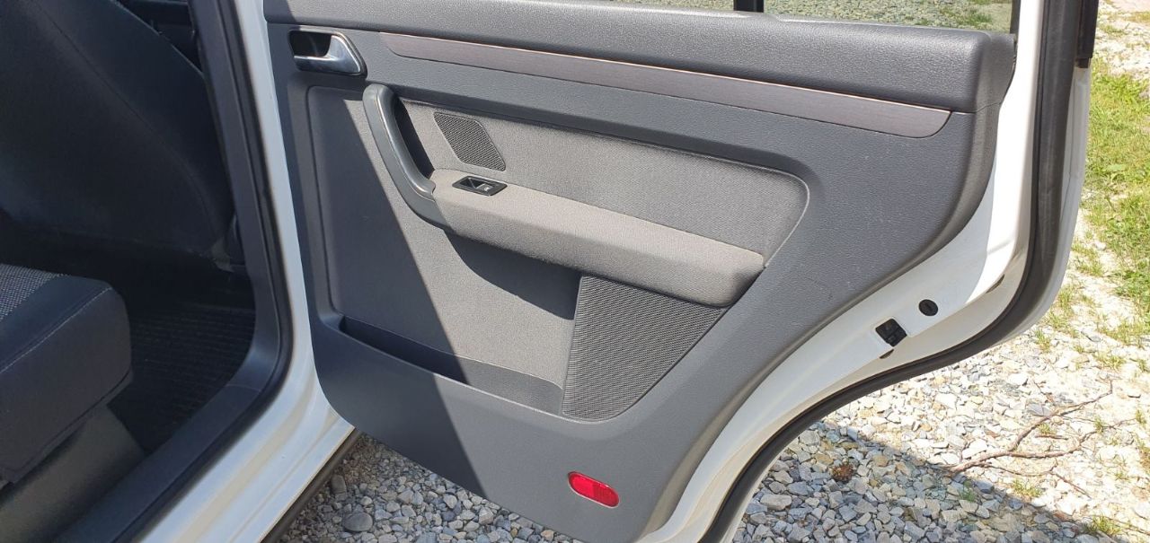 Volkswagen Touran - фото 12