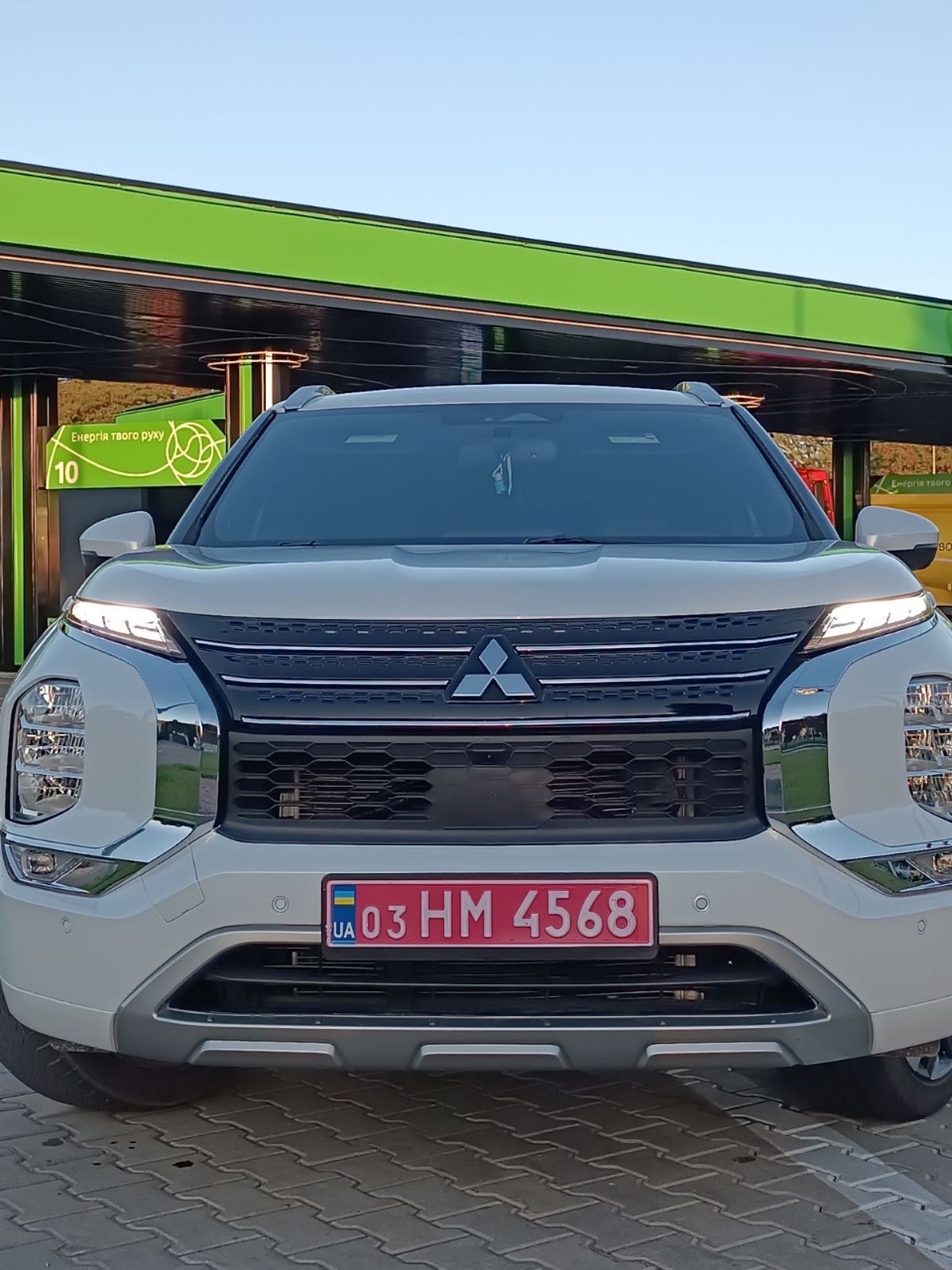 Mitsubishi Outlander - фото 2