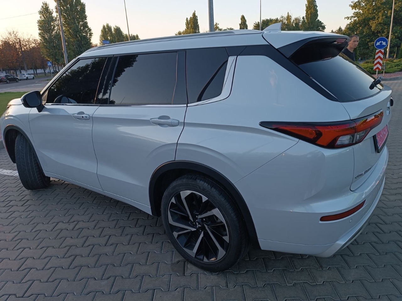 Mitsubishi Outlander - фото 7