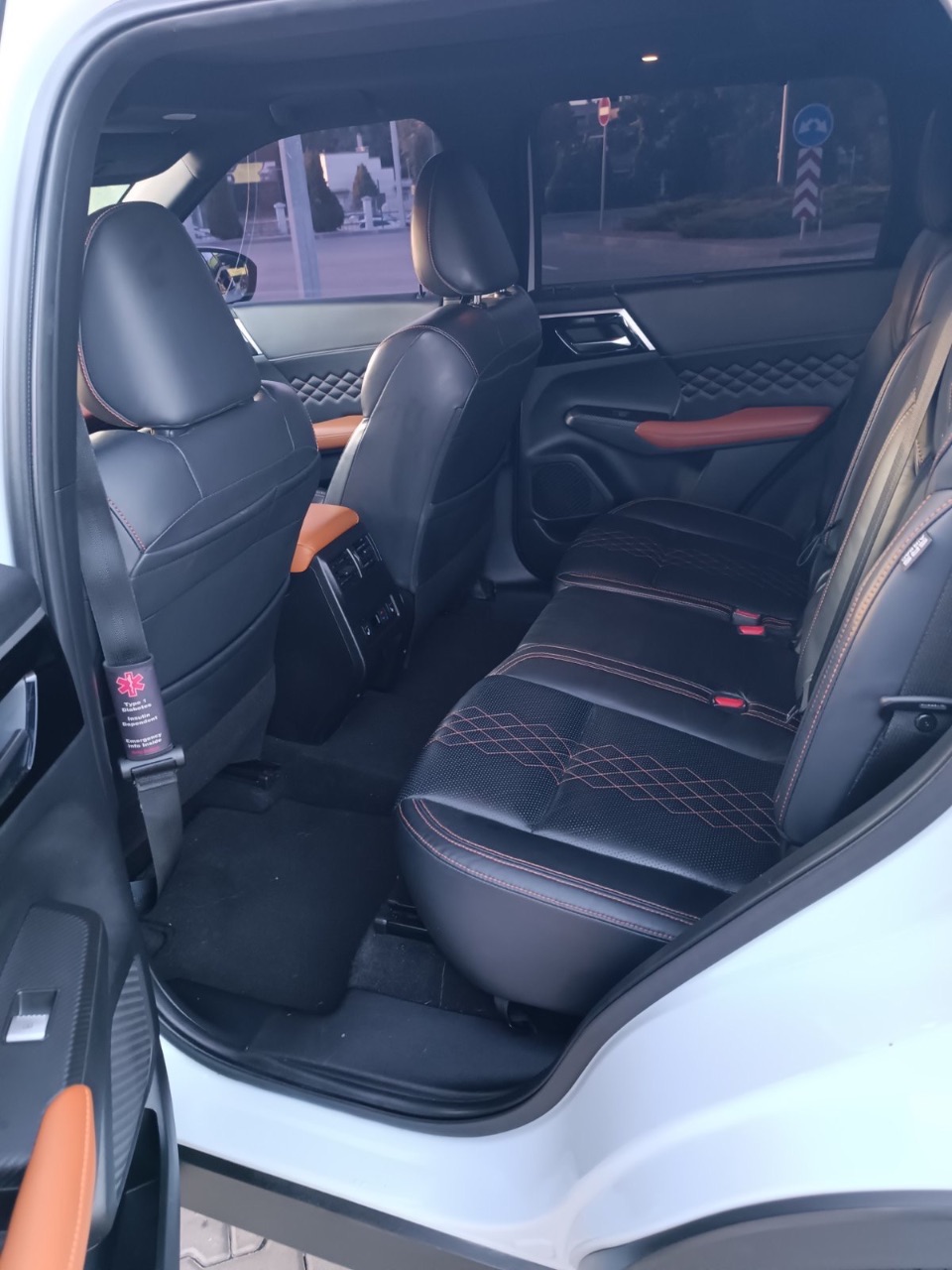 Mitsubishi Outlander - фото 16