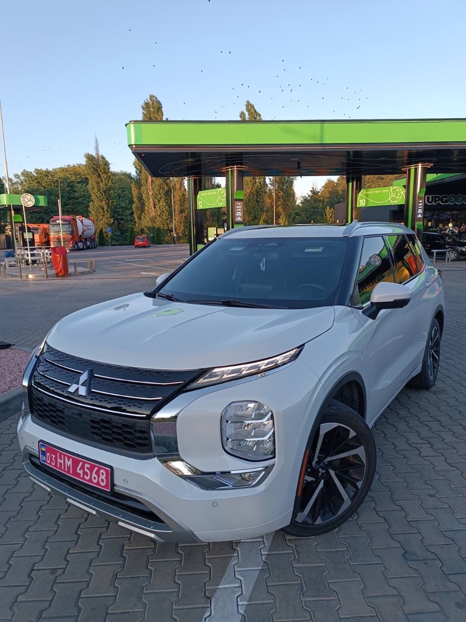 Mitsubishi Outlander - фото 1