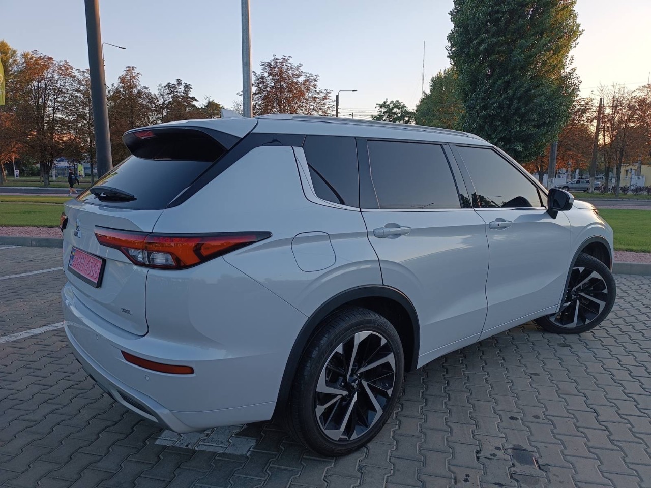 Mitsubishi Outlander - фото 10