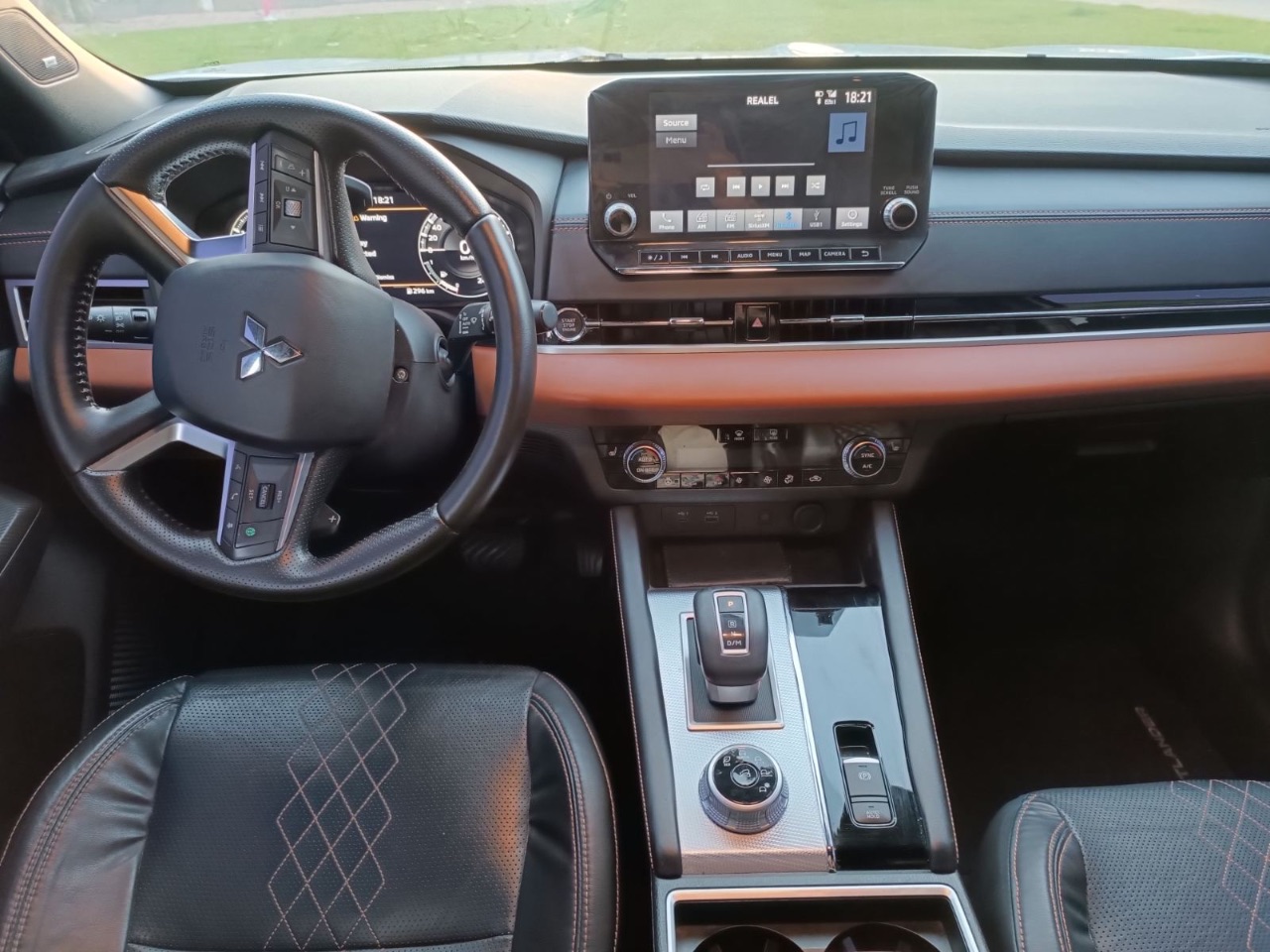 Mitsubishi Outlander - фото 12