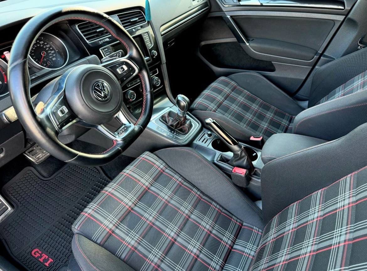 Volkswagen Golf GTI - фото 4