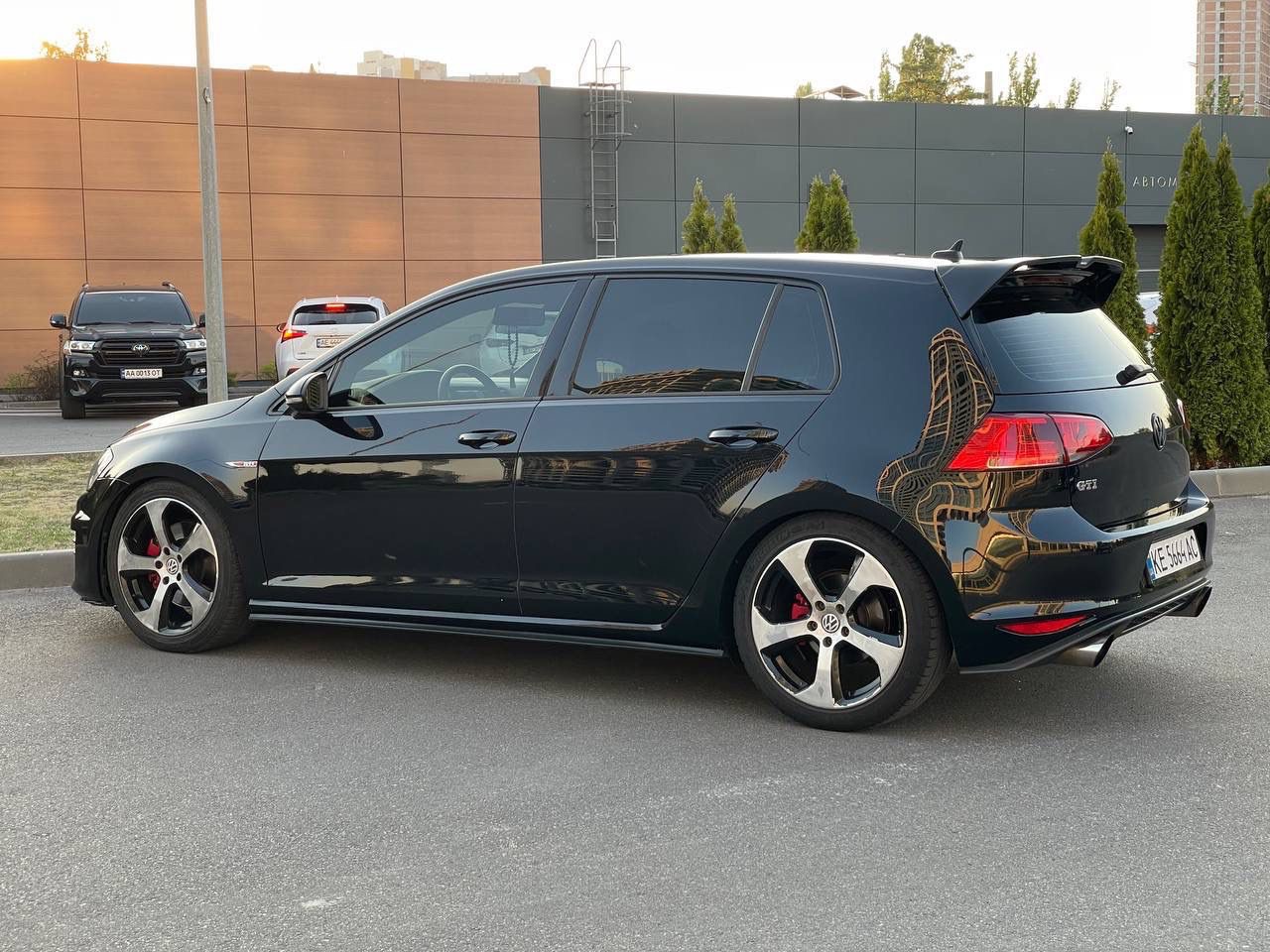 Volkswagen Golf GTI - фото 3